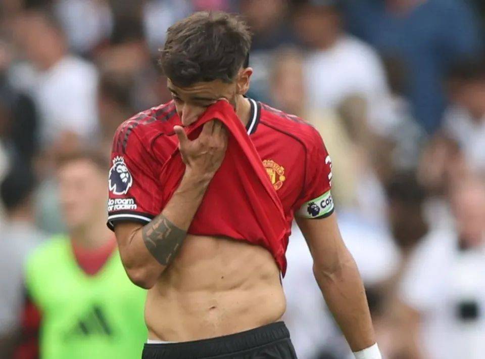 B费失点曼联1-1两轮不胜！阿莫林和球员皆有责，只靠买人无法复兴