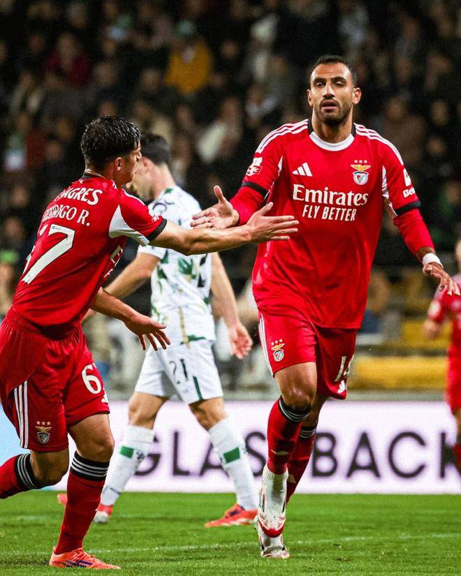 穆里尼奥葡超16场不败！本菲卡4-0大胜，霸锋戴帽，争冠依旧残酷